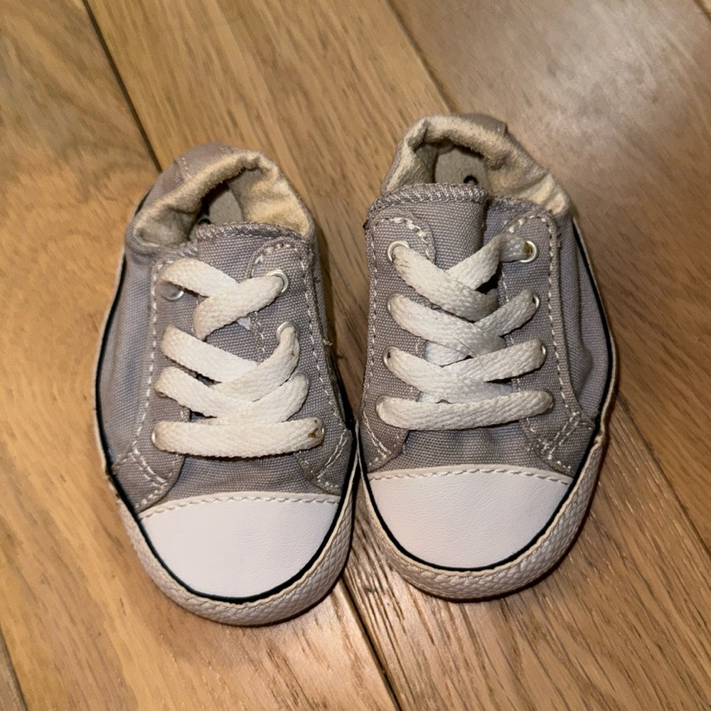 Grey converse